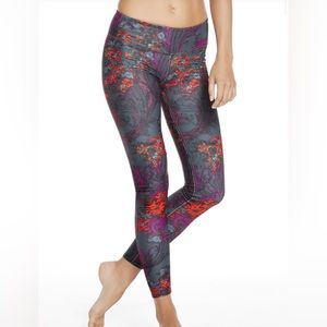 Fabletics Salar Mid-Rise Legging